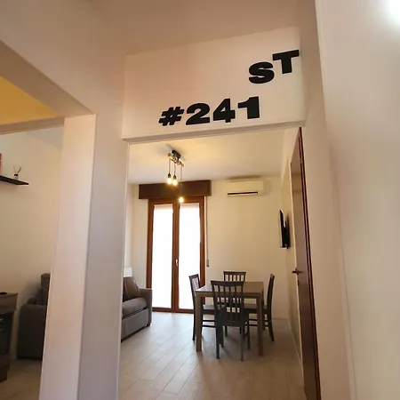 Apartment Vr 241 St *