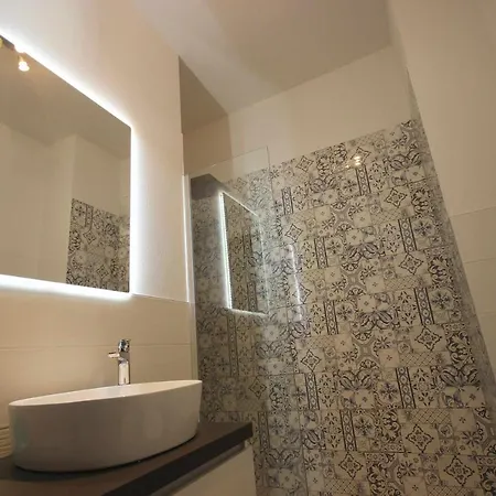 Apartment Vr 241 St